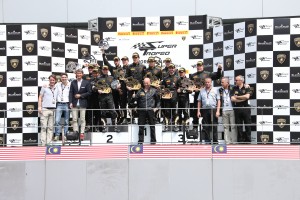 Il gruppo dei vincitori del  Super Trofeo Lamborghini Blancpain 